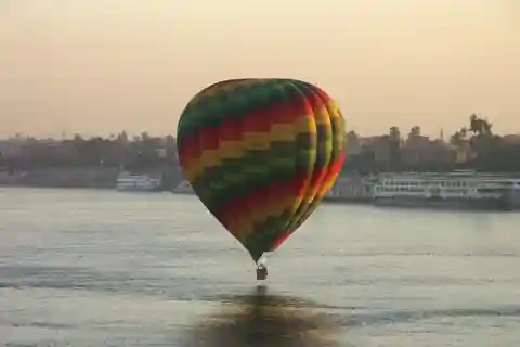 Luxor: Heißluftballonfahrt über das Tal der Könige
