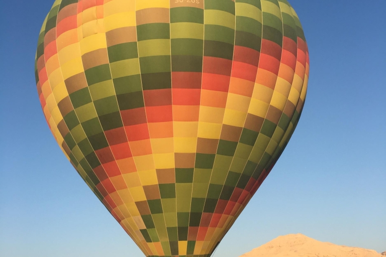 Louxor: montgolfière au-dessus de la vallée des rois