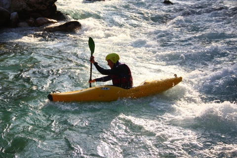 Bovec: curso de kayak para principiantes de 1 día en el río SočaCurso de kayak para principiantes de 1 día en el río Bovec Soča