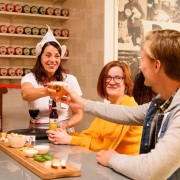 アムステルダム：アンリ ウィリグ チーズ試食体験＆ワイン