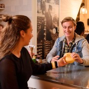 アムステルダム：アンリ ウィリグ チーズ試食体験＆ワイン