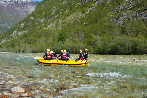 Floden Soča: Familjens raftingäventyr, med fotonFloden Soča: Äventyr med familjen på forsränning