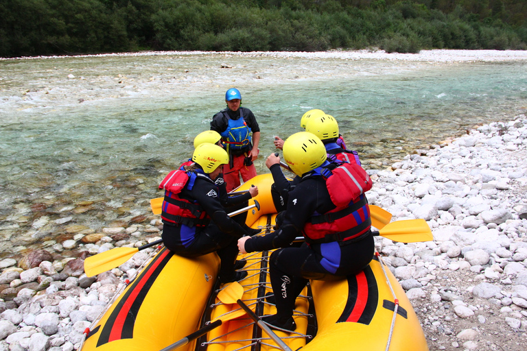 Floden Soča: Familjens raftingäventyr, med fotonFloden Soča: Äventyr med familjen på forsränning