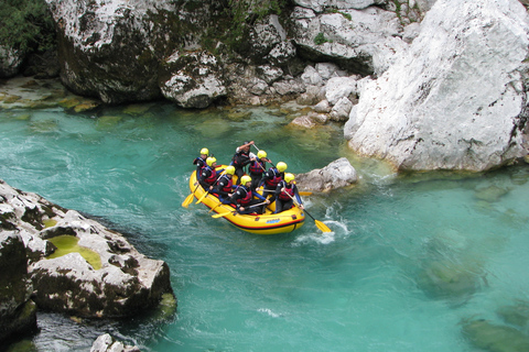 Floden Soča: Familjens raftingäventyr, med fotonFloden Soča: Äventyr med familjen på forsränning