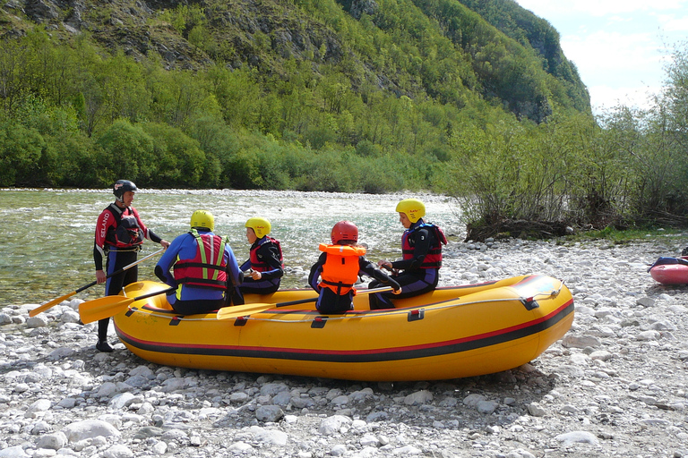 Floden Soča: Familjens raftingäventyr, med fotonFloden Soča: Äventyr med familjen på forsränning