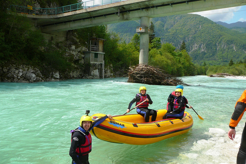 Floden Soča: Familjens raftingäventyr, med fotonFloden Soča: Äventyr med familjen på forsränning