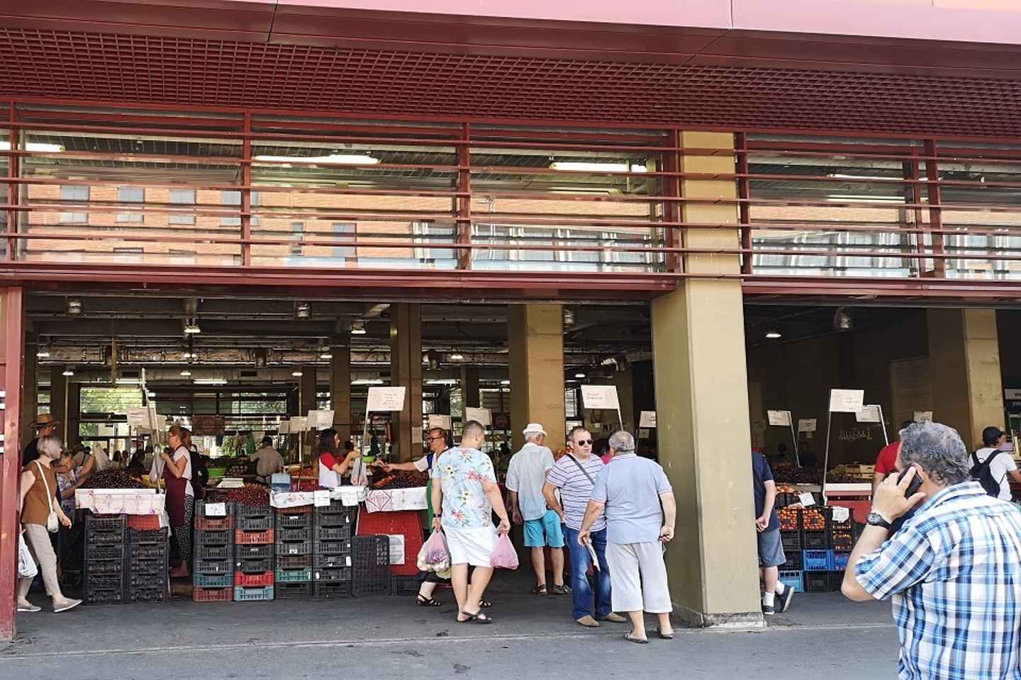 ブカレスト地元ガイドと楽しむストリートフードツアー