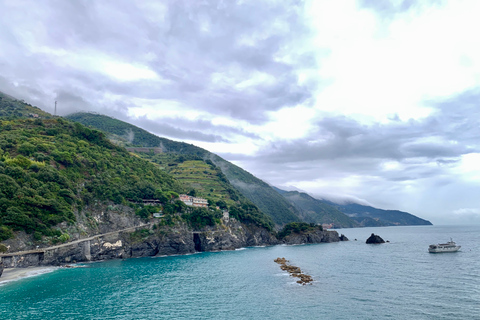 Florence: Cinque Terre-dagtourDagtocht naar Cinque Terre zonder veerboot en trein in het Italiaans