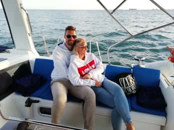 Barcelona: Excursión en velero de 2 horas con aperitivos y bebidas