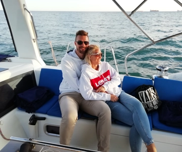 Barcelona: 2-Hour Sailboat Tour with Snacks and Drinks