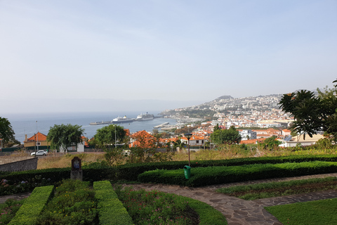 Funchal: Passeio guiado de Tuk-Tuk pela cidadeFunchal: Excursão Guiada de Tuk-Tuk