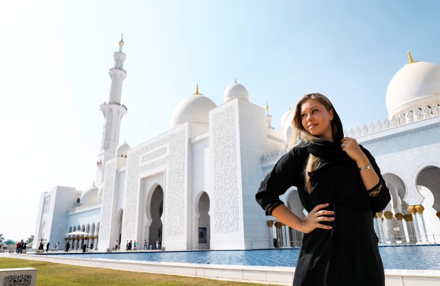 Abu Dhabi: Professional Photoshoot at Sheikh Zayed Mosque