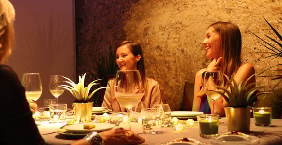 Valencia: Altstadt Tour, Wein & Tapas in einem Monument aus dem 11.