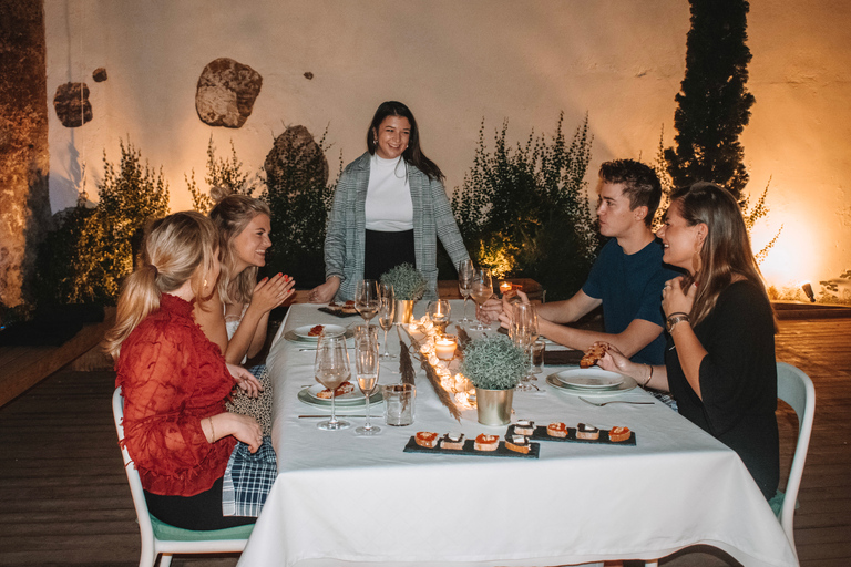 Valencia: Rundtur i gamla stan, vin och tapas i ett monument från 11:e århundradet