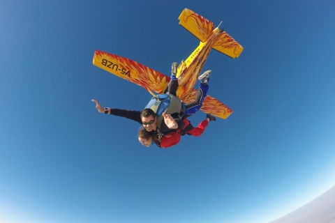 Desde Swakopmund: Tandem Sky DivingParacaidismo con caída libre de 35 segundos