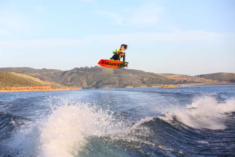 Los Angeles Wakeboard, Wakesurf ve Tubing GetYourGuide
