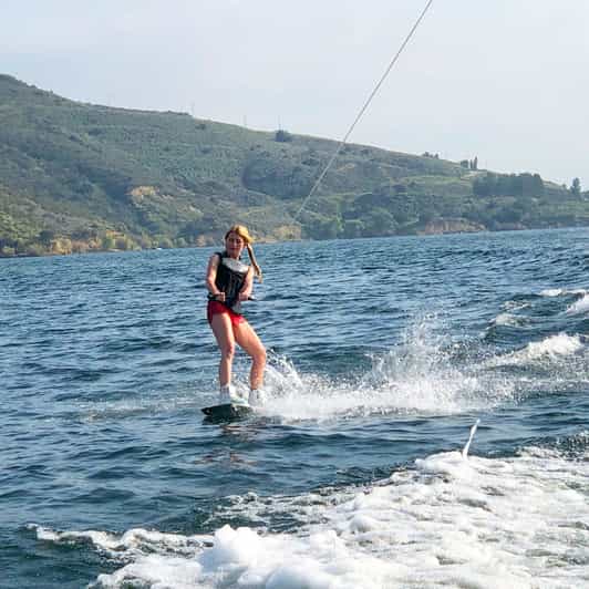 Los Angeles Wakeboard, Wakesurf ve Tubing GetYourGuide