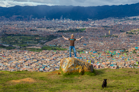 Bogotá : visite du quartier d'El Paraíso avec téléphériquePrise en charge hors du quartier de La Candelaria