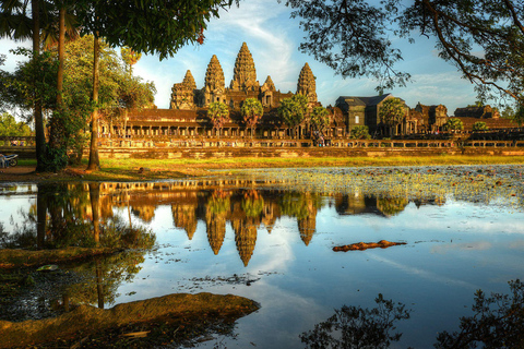 Siem Reap : Visite en petit groupe d&#039;Angkor Wat d&#039;une journée entière et coucher de soleilSiem Reap : Visite d&#039;Angkor Wat en petit groupe et coucher de soleil