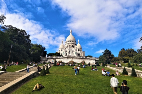 Family Experience: Montmartre Tour Group Family Tour with English Guide