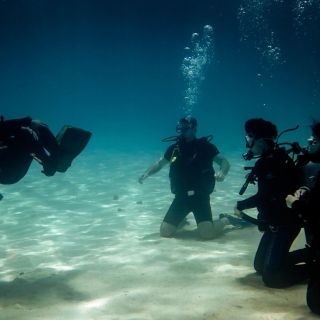 Hurghada: curso de 3 días de buceo PADI en aguas abiertas con recogida