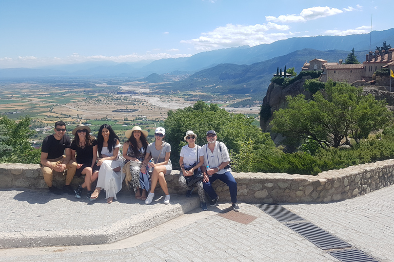 De Thessaloniki: Viagem de trem para Meteora e passeio pelo mosteiroDe Thessaloniki: viagem de trem para Meteora e excursão ao mosteiro