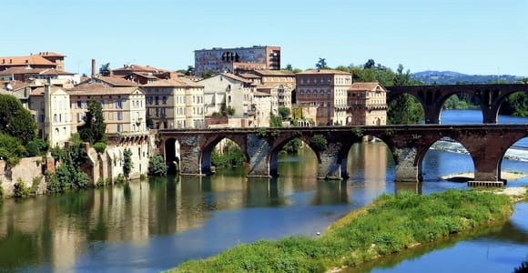 Toulouse: Albi und Cordes/Ciel Tagestour mit Audioguides