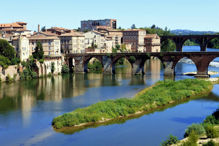 Toulouse: Albi and Cordes/Ciel Day Trip with Audio Guides