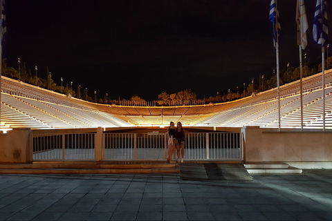 Atenas: Tour nocturno en bicicleta eléctrica