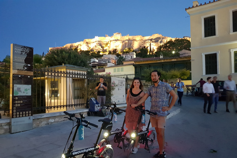 Atenas: Tour nocturno en bicicleta eléctrica