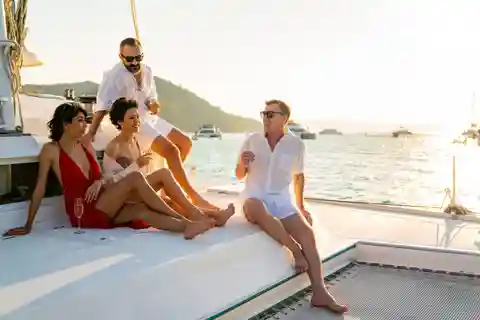 Kissamos: Romántico Crucero en Catamarán a Vela al Atardecer