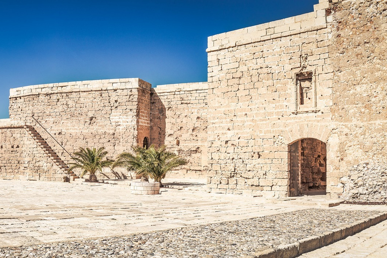 Almería: Tour em pequenos grupos pela AlcazabaAlmeria: excursão para grupos pequenos em Alcazaba em espanhol