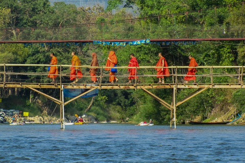 Vang Vieng: Blue Lagoon en plattelandsfietstocht met lunchPrivérondleiding