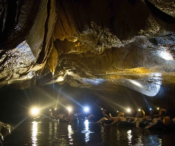 Vang Vieng: Tham Nangfar and Tham Nam Day Tour with Kayaking