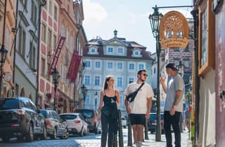Prag: EINE PRAGER TOUR mit versteckten Juwelen, tschechischem Essen und Bier