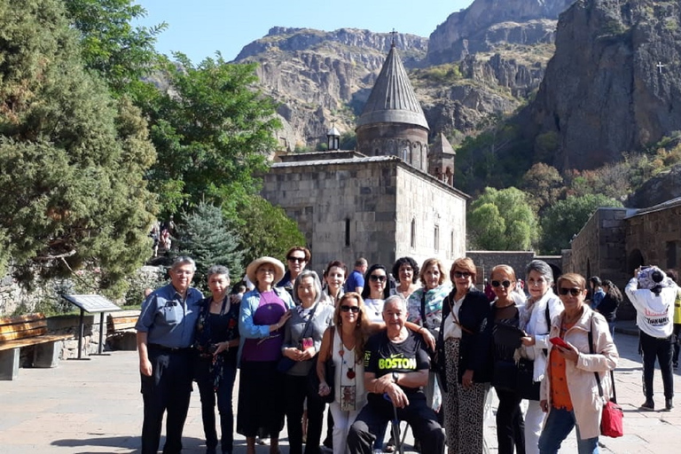 D'Erevan: visite du temple Garni et de Geghard avec cuisson au lavashDe Erevan : Garni, Geghard