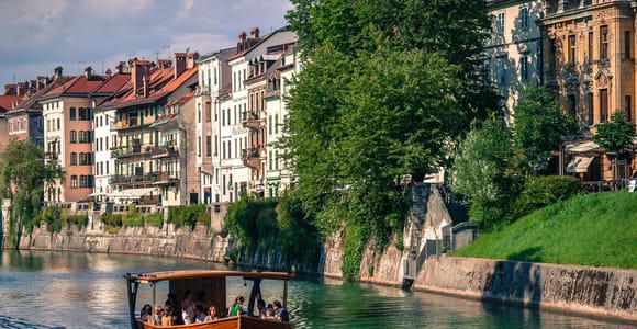 Ljubljana: Elektroboot-Tour auf dem Fluss Ljubljanica