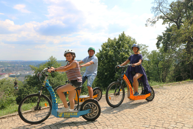 Praga: Tour dei punti salienti in e-scooter o in eBike
