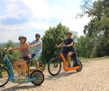 Prague: Highlights Tour on e-Scooter or eBike
