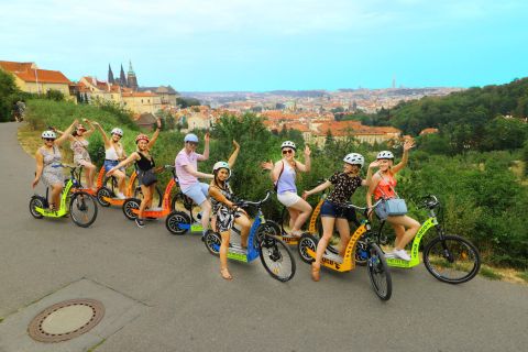 Praga: tour dei momenti salienti su e-scooter