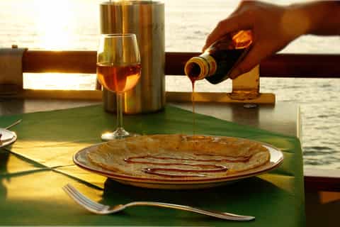 Amsterdam: River Cruise With All-You-Can-Eat Dutch Pancakes