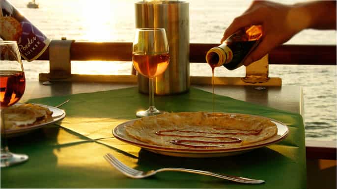 amsterdam river cruise with allyoucaneat dutch pancakes