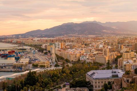 Málaga: Kohokohdat ja auringonlaskun opastettu yksityinen kierros