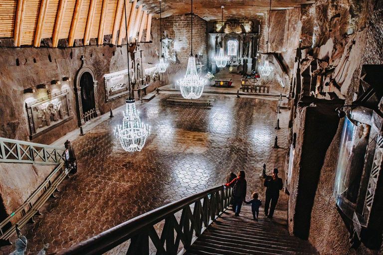 Cracovia: visita guiada a las minas de sal de Wieliczka con recogida en el hotelTour guiado en inglés