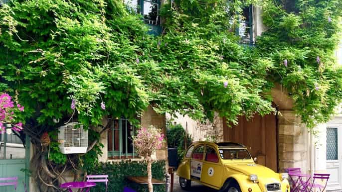 paris secret city tour in a vintage car