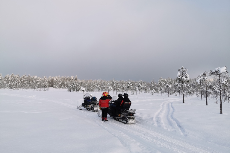Rovaniemi: 3-godzinne safari na skuterach śnieżnych w LaponiiRovaniemi: 3-godzinne safari skuterami śnieżnymi w Laponii
