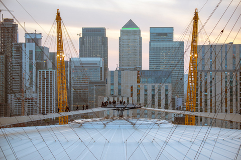 London: Klettererlebnis auf dem Dach der O2 ArenaDämmerungsaufstieg