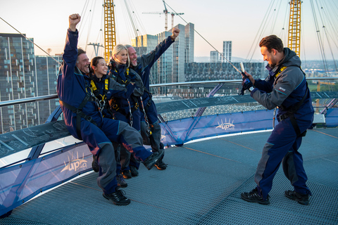 Londen: O2 Arena Klimervaring op het dakKlimmen in de schemering