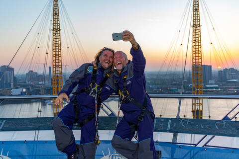 Londen: O2 Arena Klimervaring op het dakKlimmen in de schemering