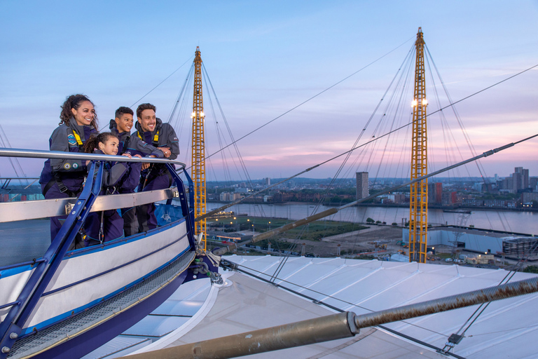 London: Klettererlebnis auf dem Dach der O2 ArenaKlettertour bei Sonnenuntergang